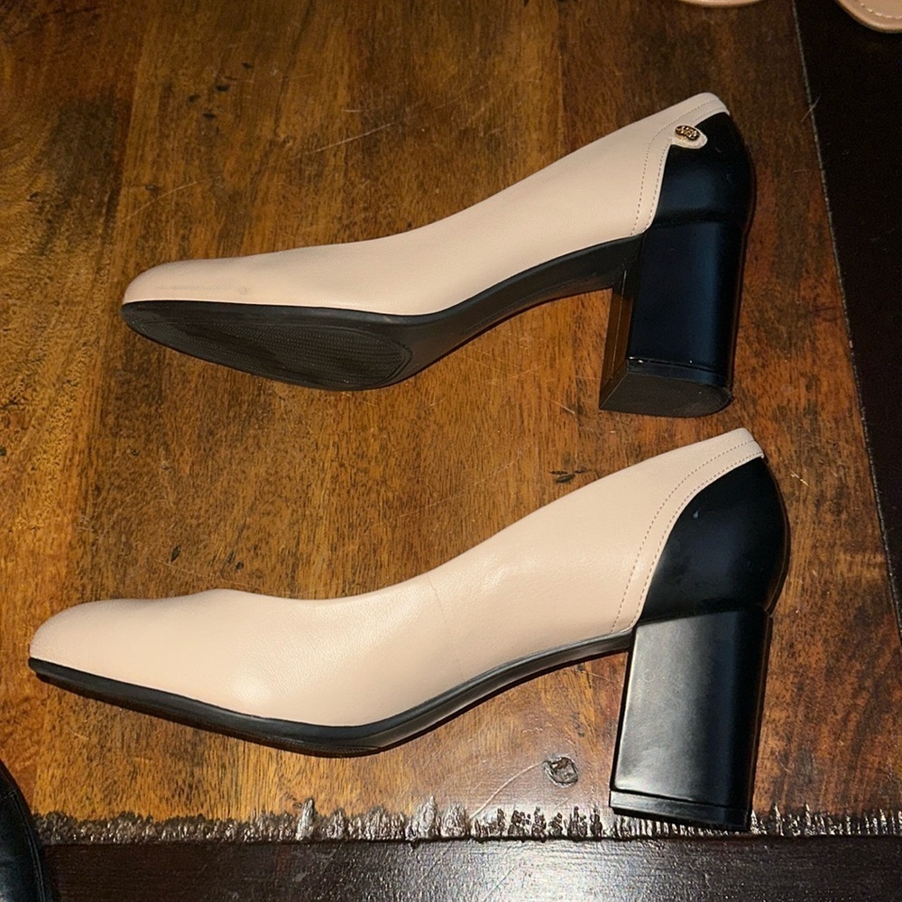 Tommy Hilfiger leather block heel shoes. EUC size 10 - Picture 9 of 10